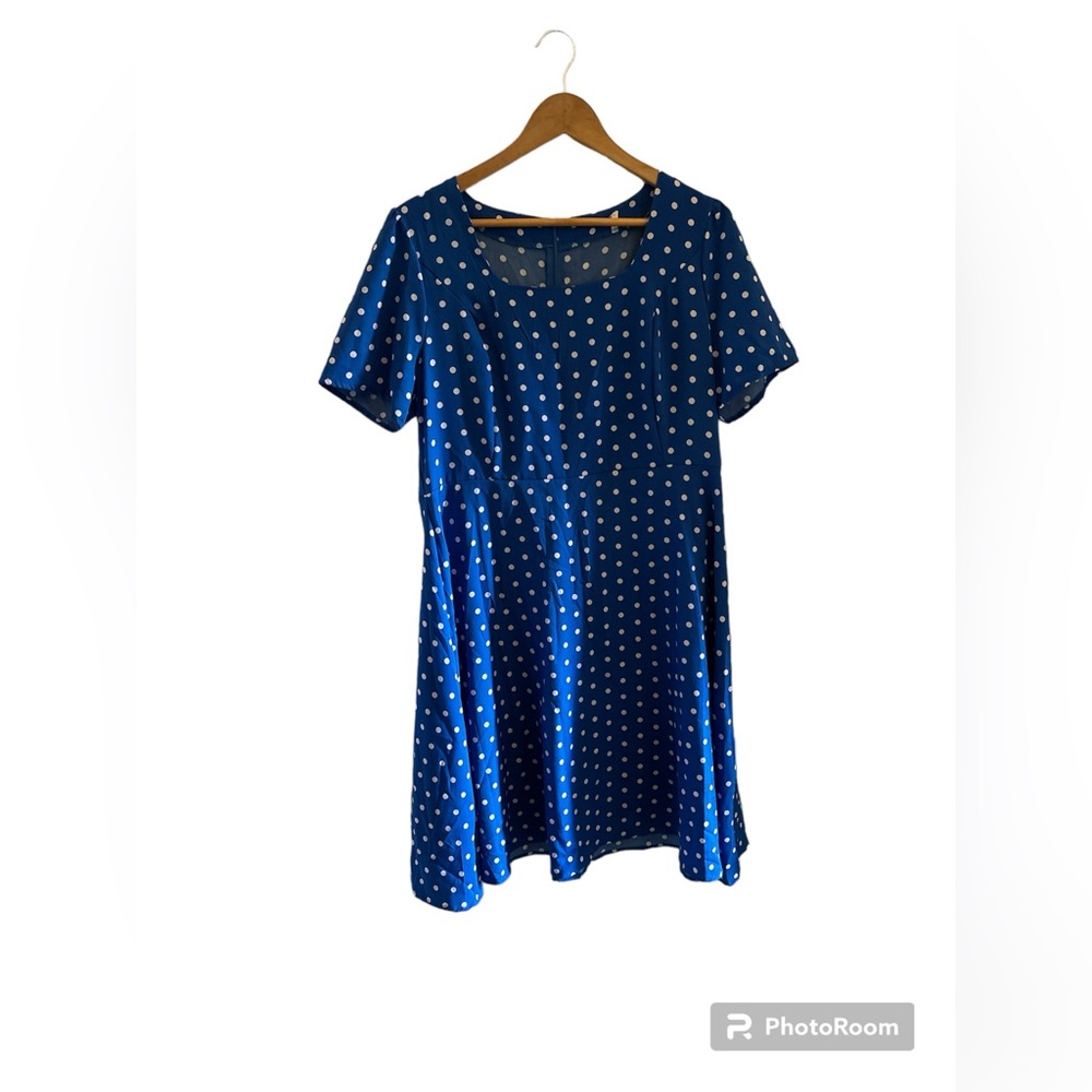 Blue and white polka dotted short sleeved Woman’s Dress size: 2XL -Brand new!